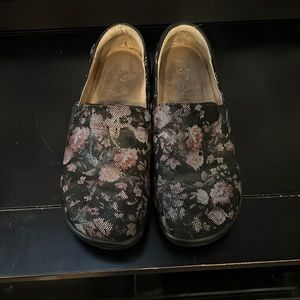 Nursing shoes